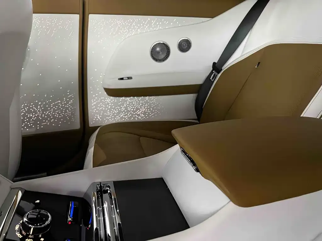 Rolls-Royce Phantom 2024 из CN, фото 2