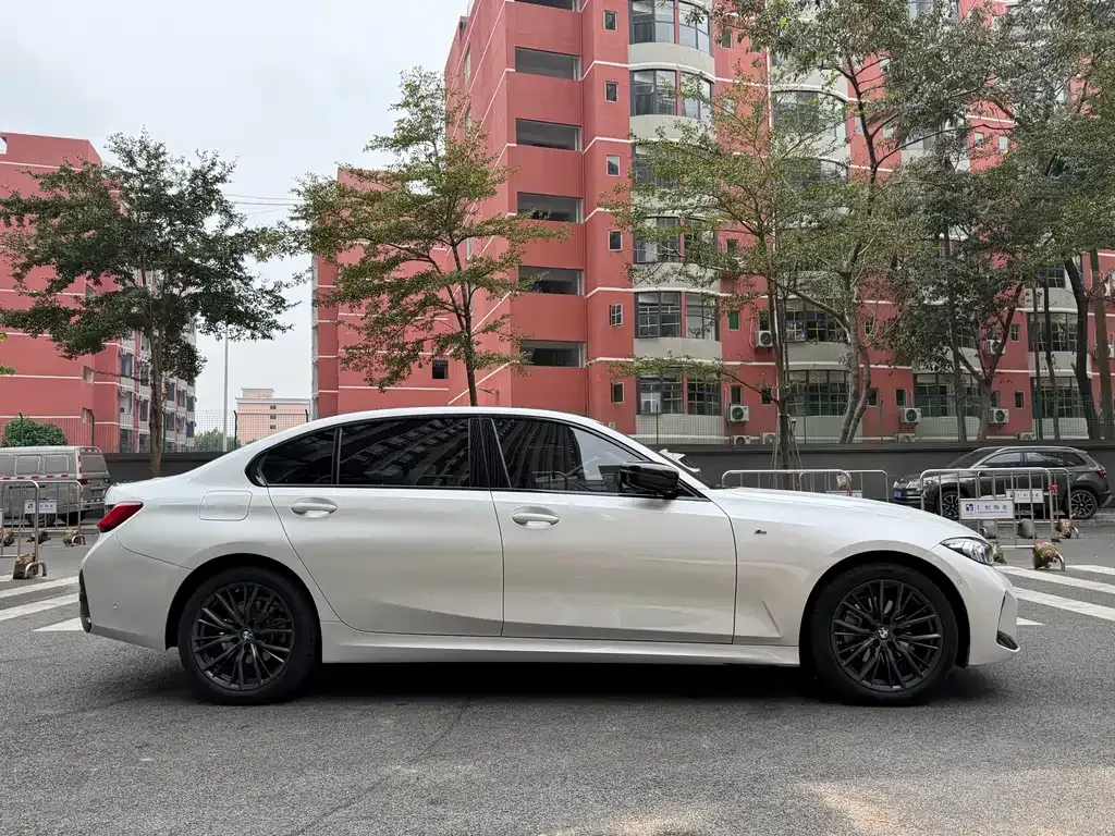 BMW 3 Series 2024 из CN, фото 4