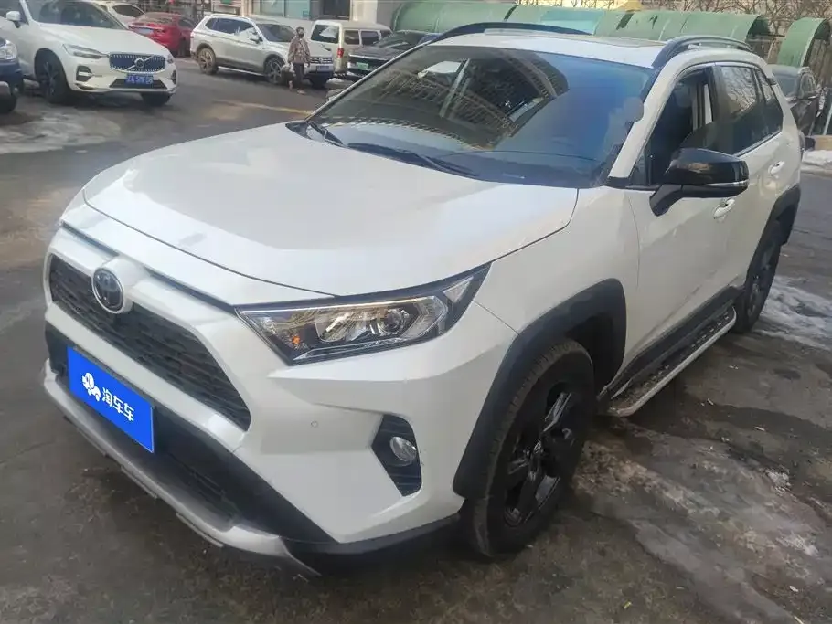 Toyota RAV4 2023 из CN, фото 1