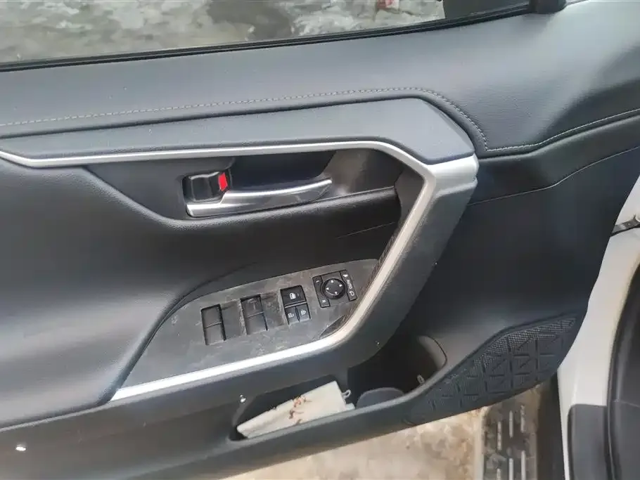 Toyota RAV4 2023 из CN, фото 8