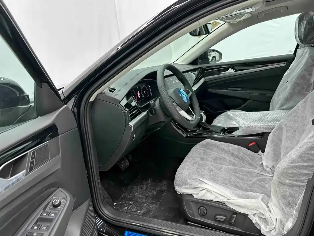 Volkswagen Passat 2025 из CN, фото 9