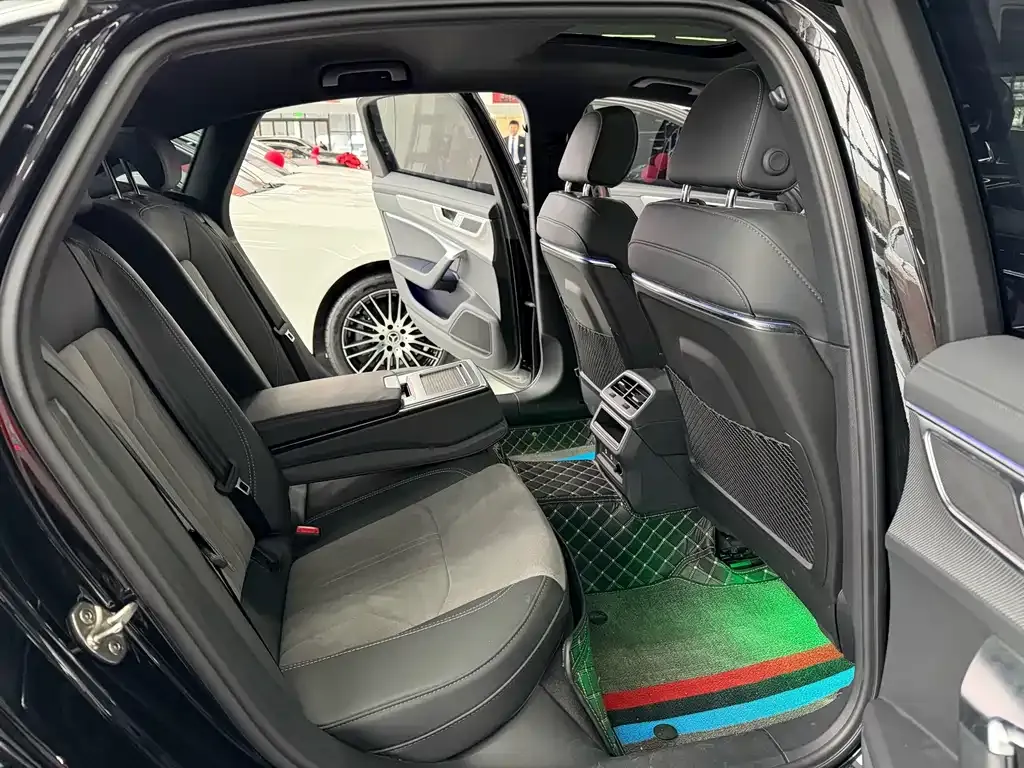 Audi A6L 2023 из CN, фото 3