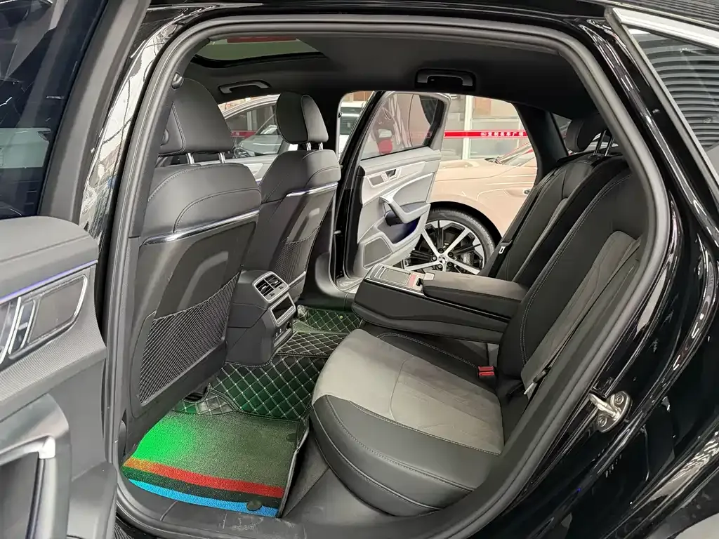 Audi A6L 2023 из CN, фото 4