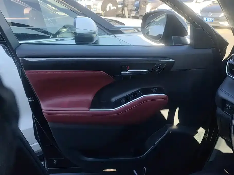 Toyota Crown Kluger 2021 из CN, фото 6