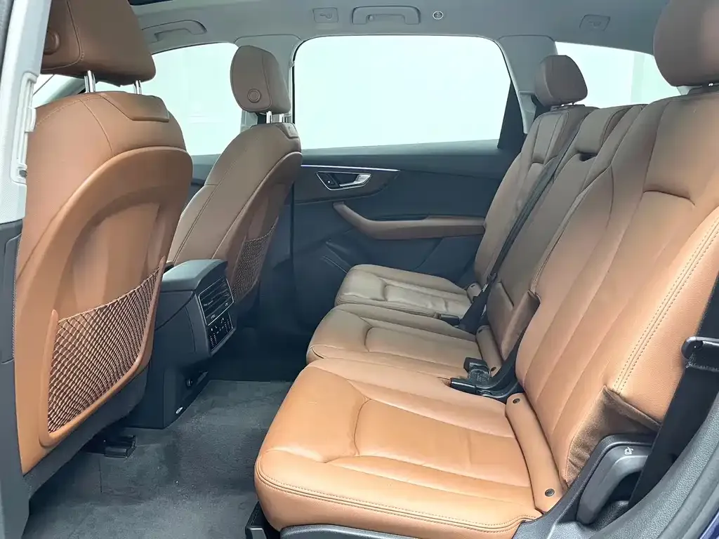 Audi Q7 2021 из CN, фото 7