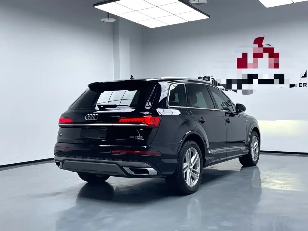 Audi Q7 2021 из CN, фото 6