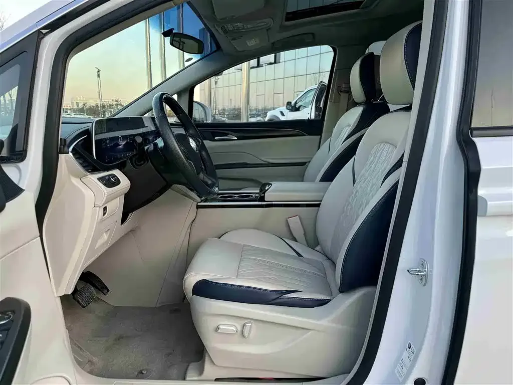 Buick GL8 2023 из CN, фото 4