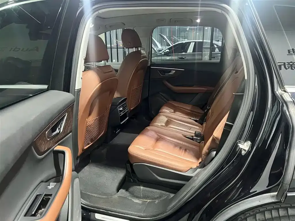 Audi Q7 2021 из CN, фото 10