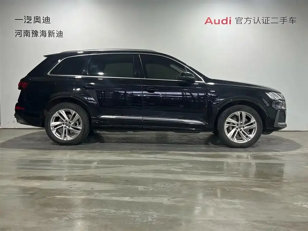 Audi Q7 2021 из CN, фото 4