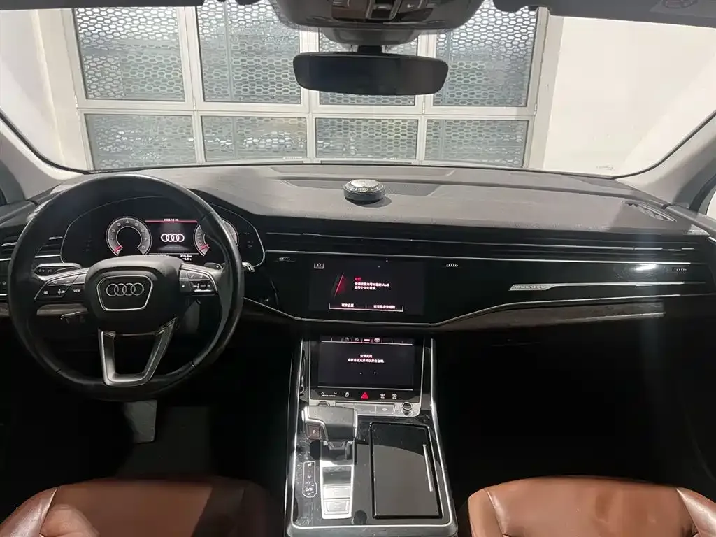 Audi Q7 2021 из CN, фото 8