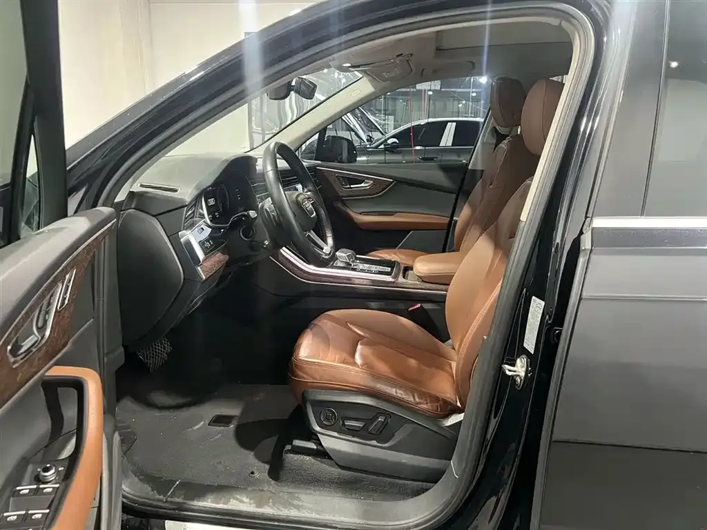 Audi Q7 2021 из CN, фото 6