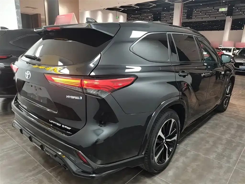 Toyota Crown Kluger 2022 из CN, фото 6