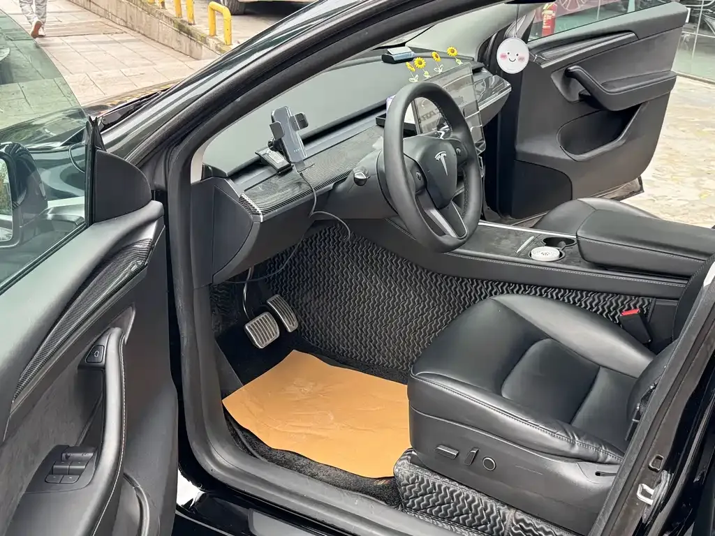 Tesla Model Y — фото 6