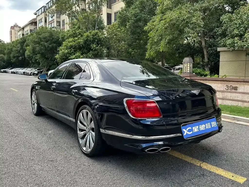Bentley Flying Spur — фото 7