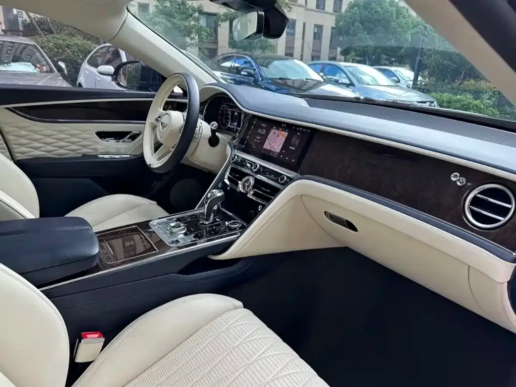 Bentley Flying Spur — фото 6