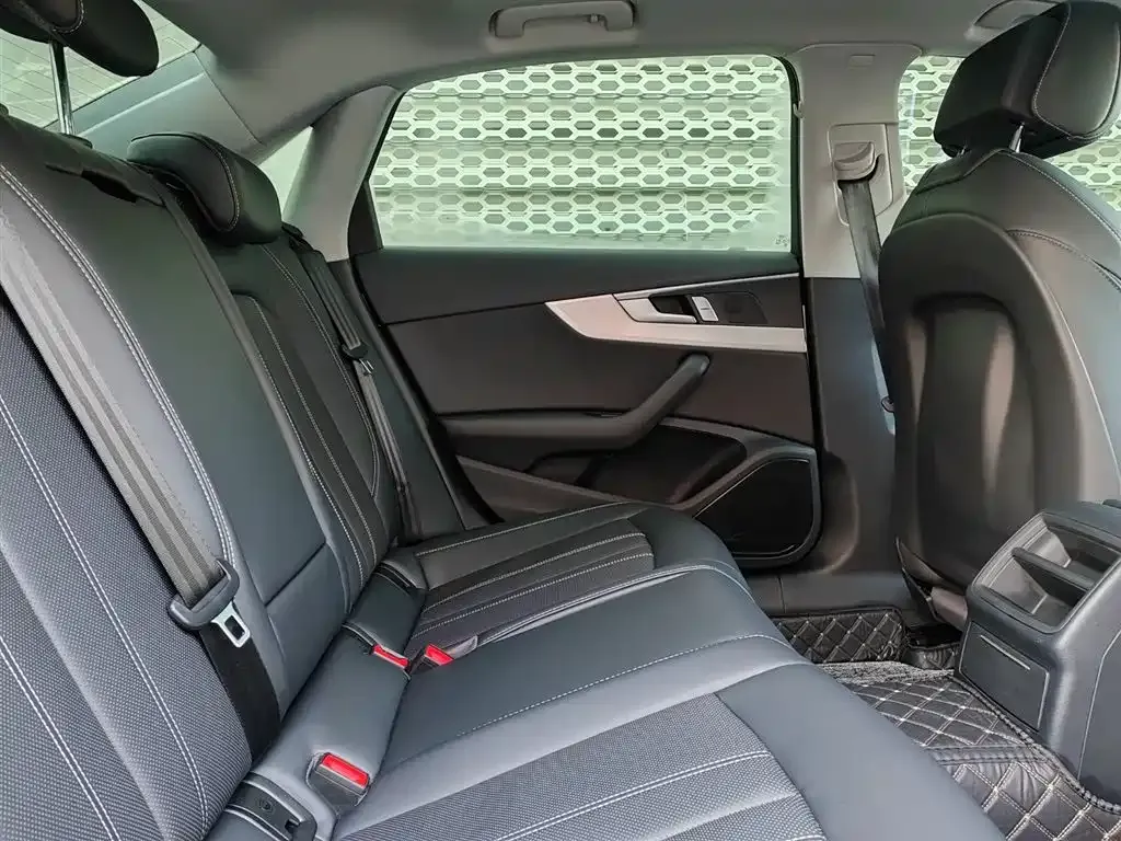 Audi A4L 2025 из CN, фото 3