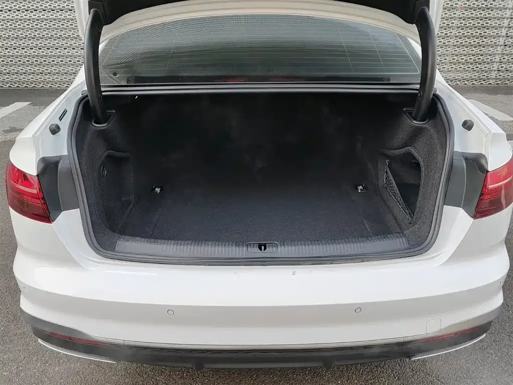 Audi A4L 2025 из CN, фото 4