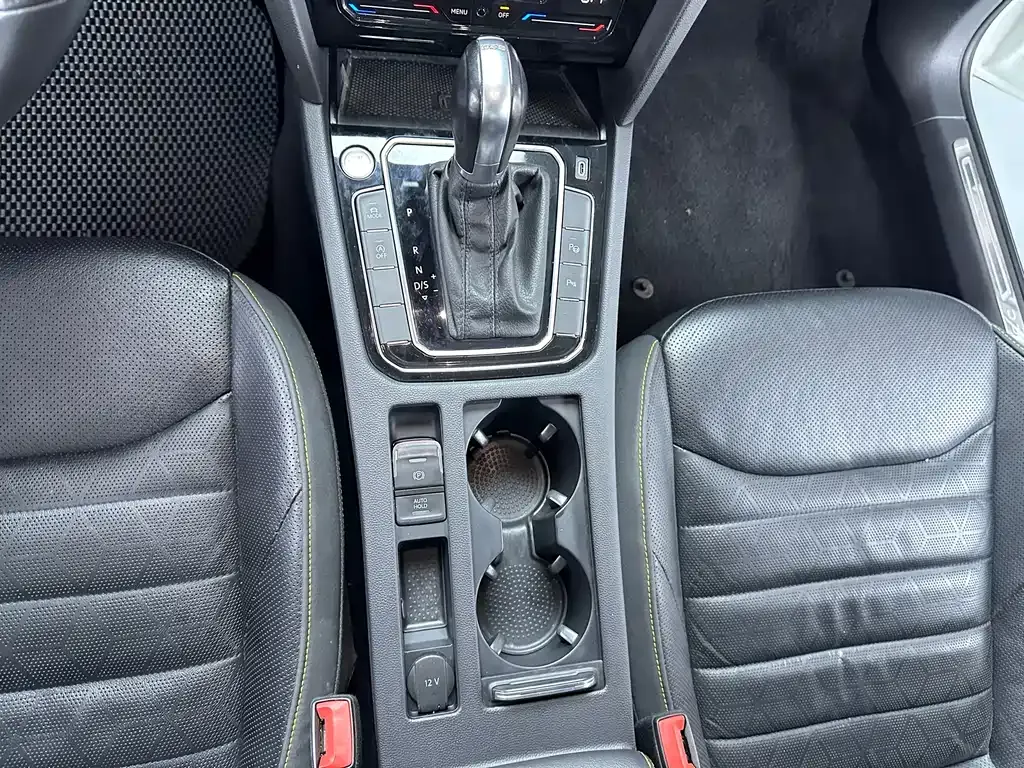 Volkswagen CC 2023 из CN, фото 9