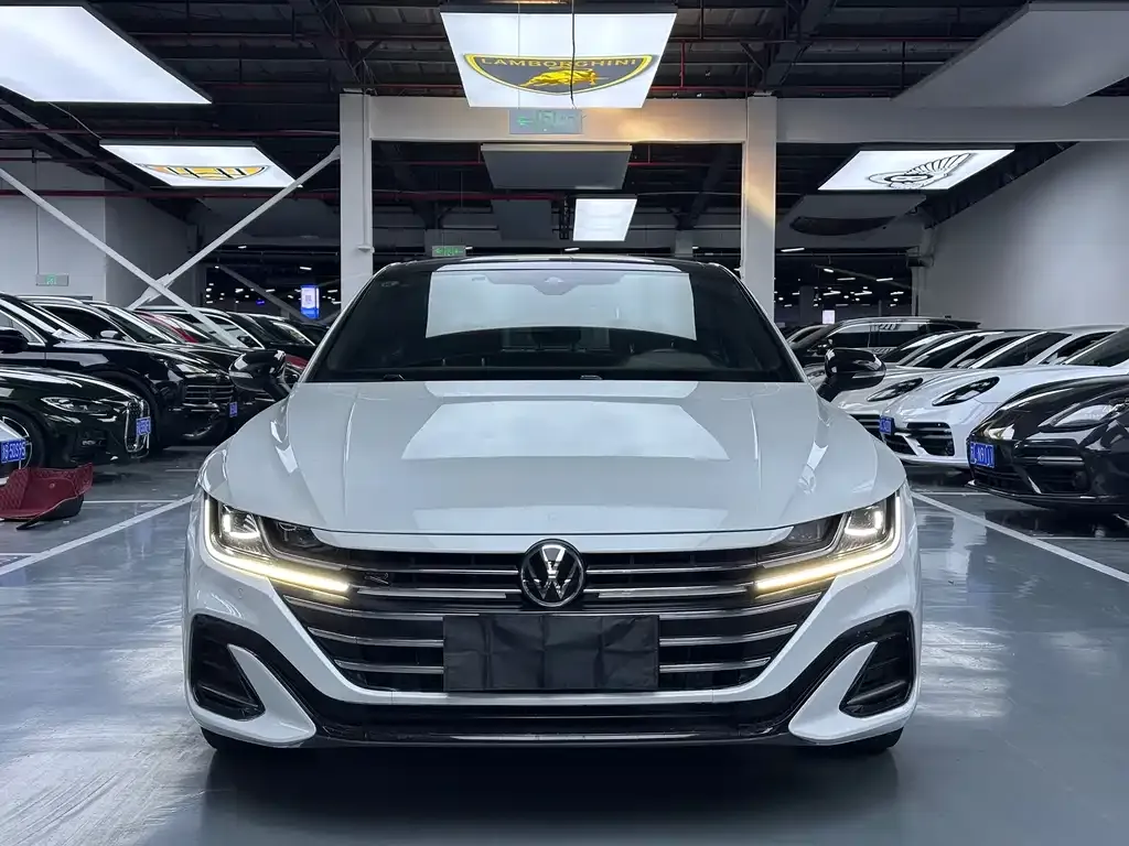 Volkswagen CC 2023 из CN, фото 2