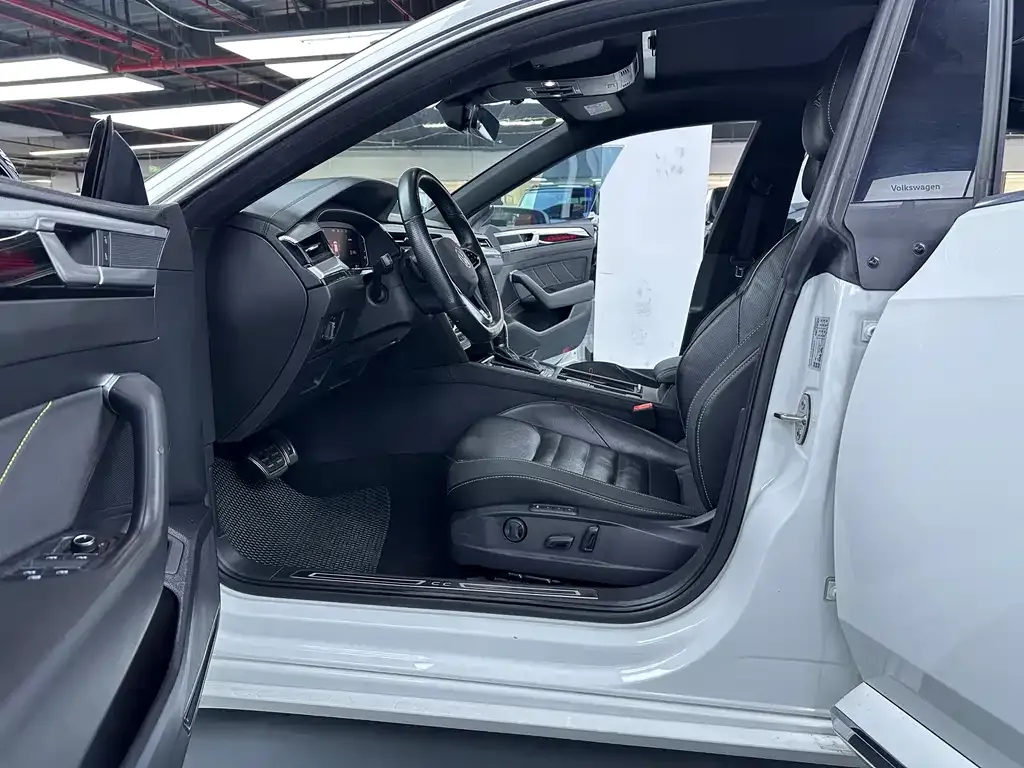 Volkswagen CC 2023 из CN, фото 10