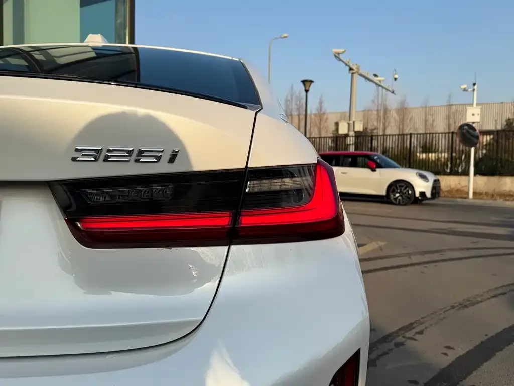 BMW 3 Series 2023 из CN, фото 5