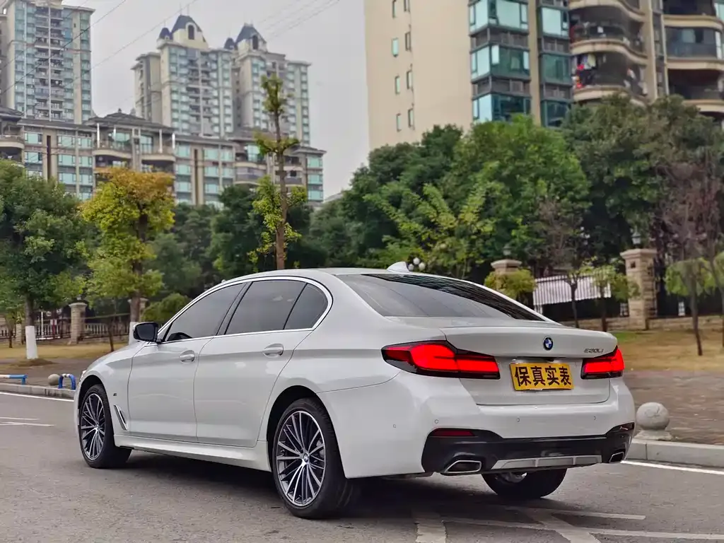 BMW 5 Series — фото 4