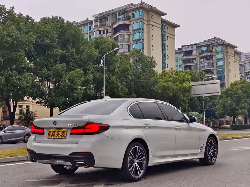 BMW 5 Series — фото 9