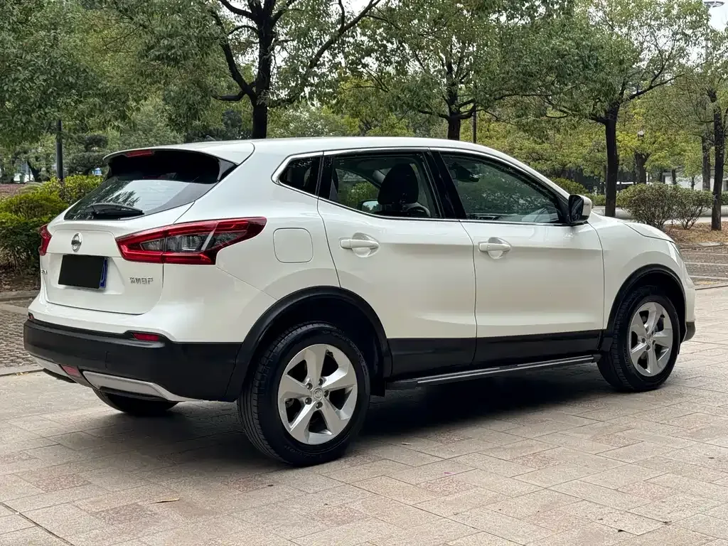 Nissan Qashqai — фото 7