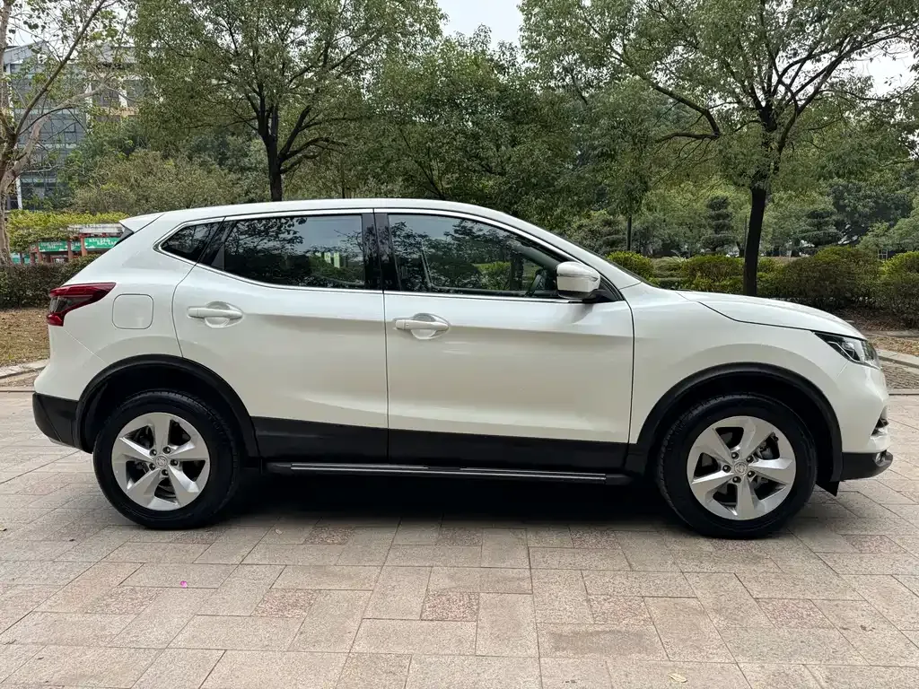 Nissan Qashqai — фото 8