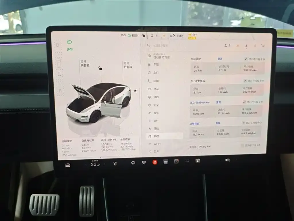 Tesla Model Y — фото 10