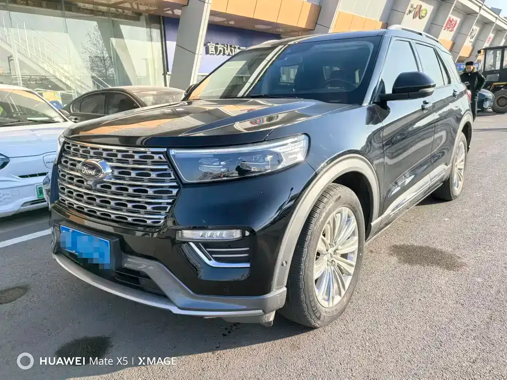 Ford Explorer — фото 1