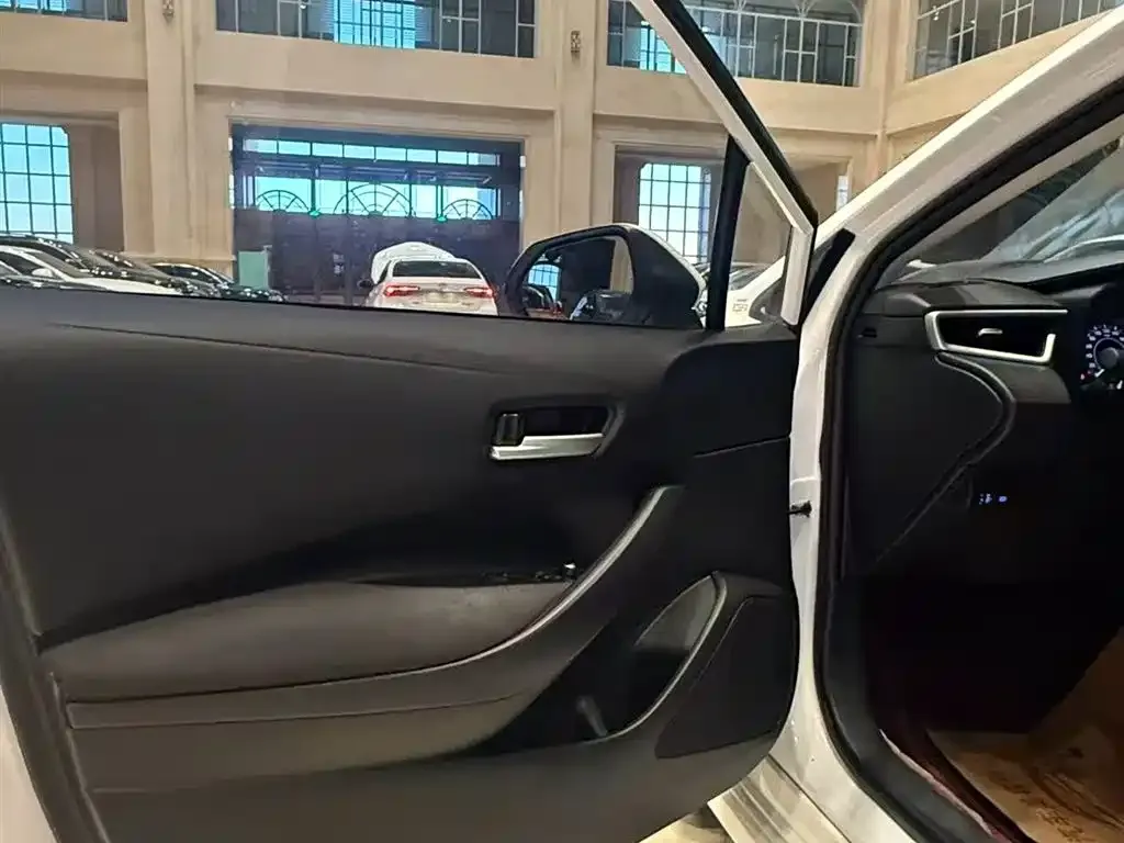 Toyota Corolla 2023 из CN, фото 2