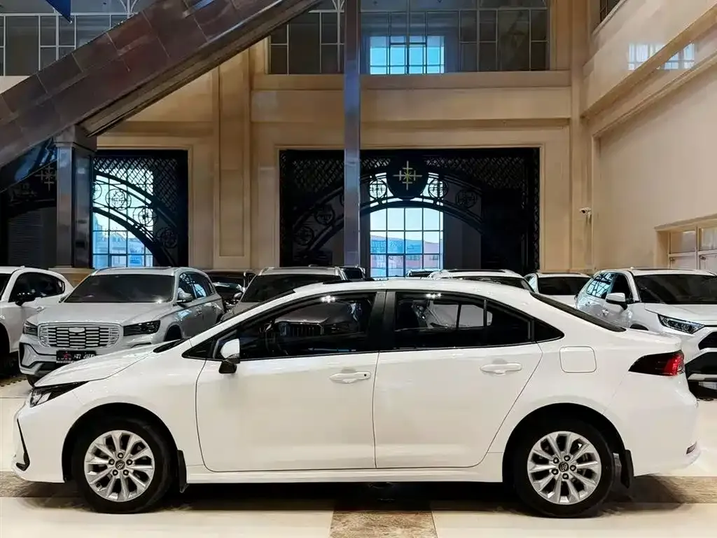 Toyota Corolla 2023 из CN, фото 10