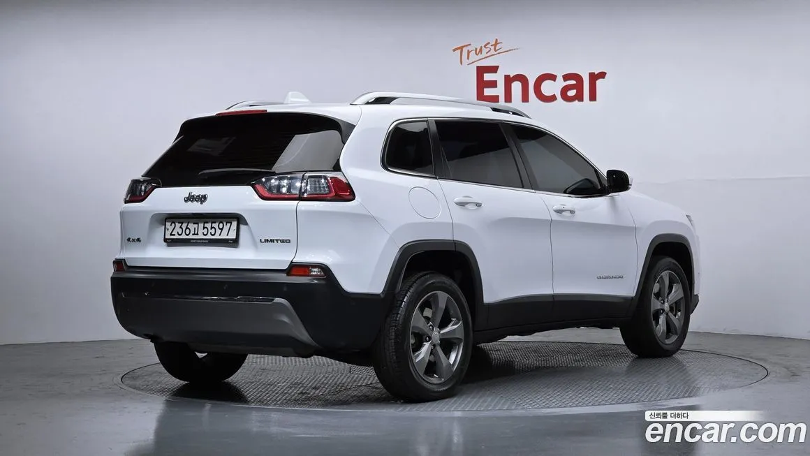 Jeep Cherokee — фото 6