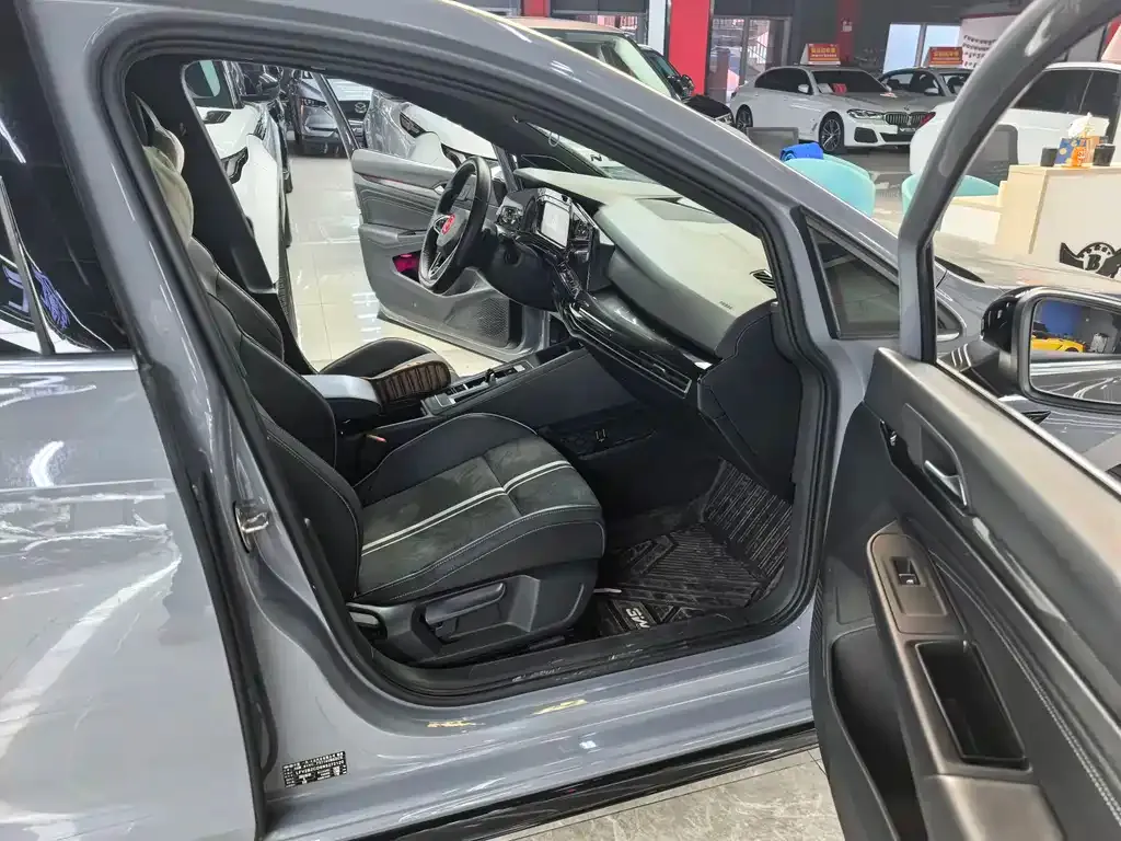 Volkswagen Golf 2022 из CN, фото 8