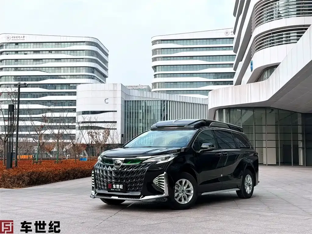 Toyota Granvia — фото 1