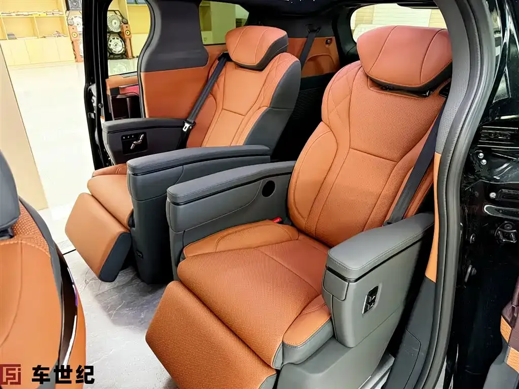 Toyota Granvia — фото 6