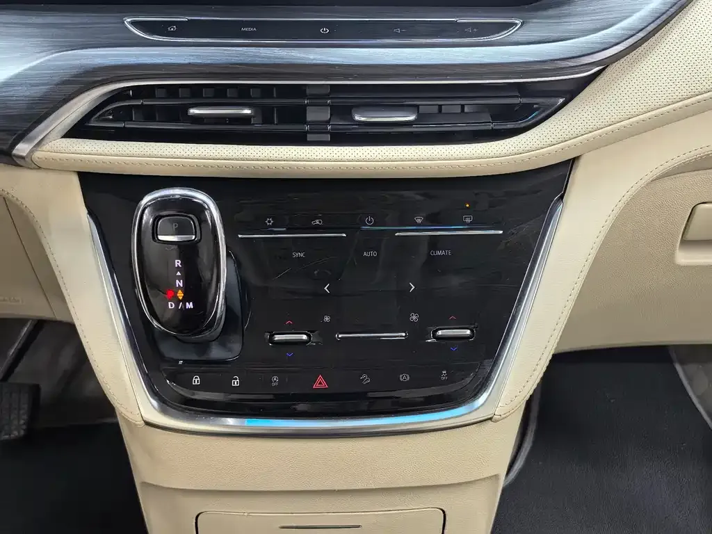 Buick GL8 2023 из CN, фото 8