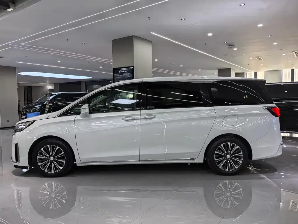 Buick GL8 2023 из CN, фото 3