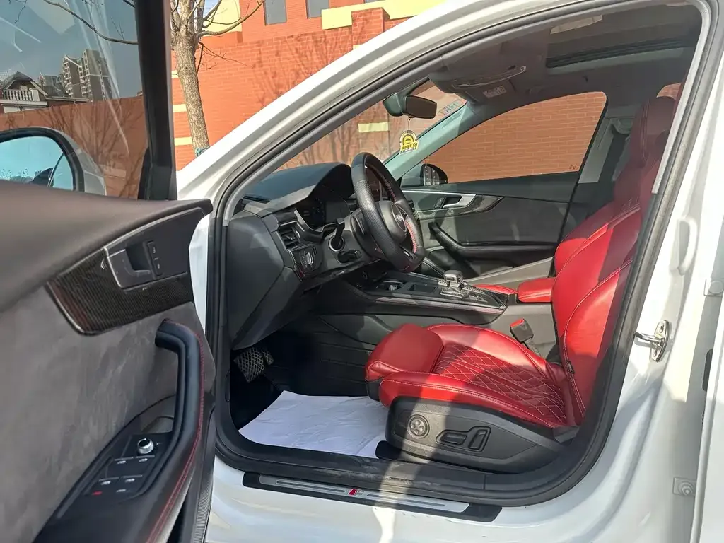 Audi A4L 2021 из CN, фото 3
