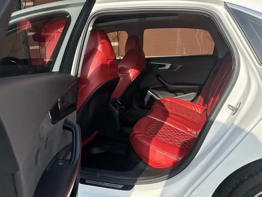 Audi A4L 2021 из CN, фото 7