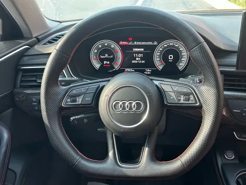 Audi A4L 2021 из CN, фото 6
