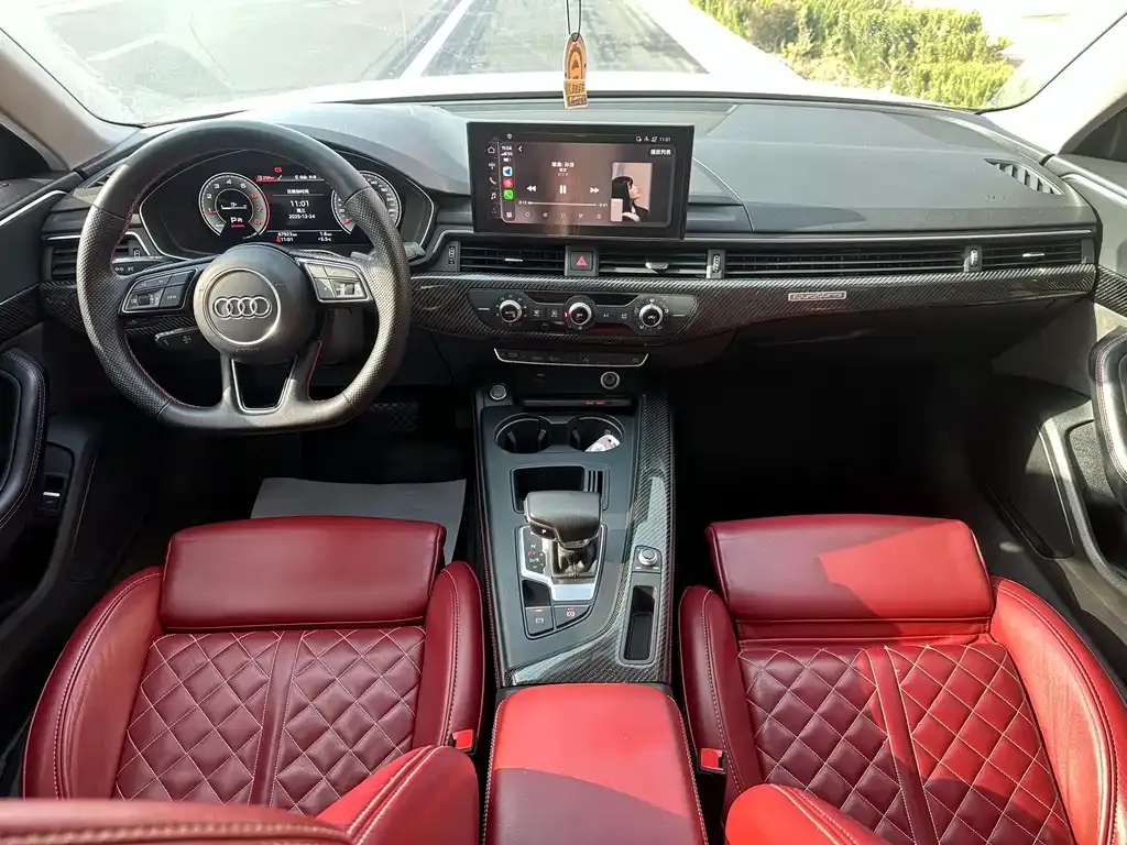 Audi A4L 2021 из CN, фото 4