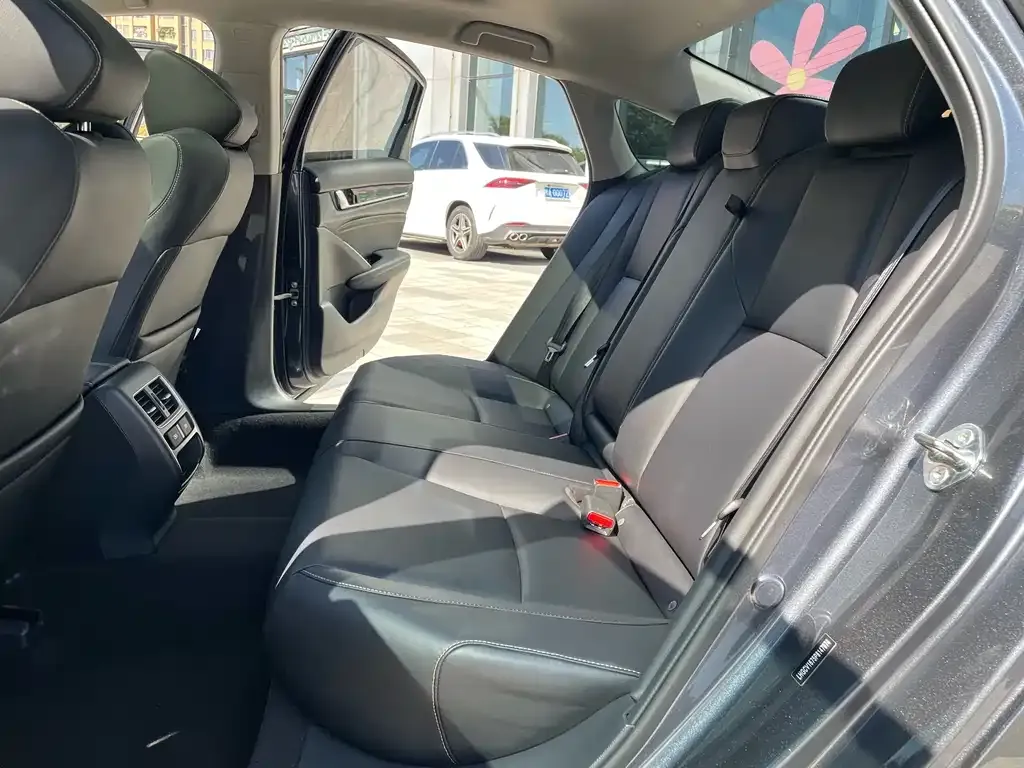 Honda Accord — фото 10