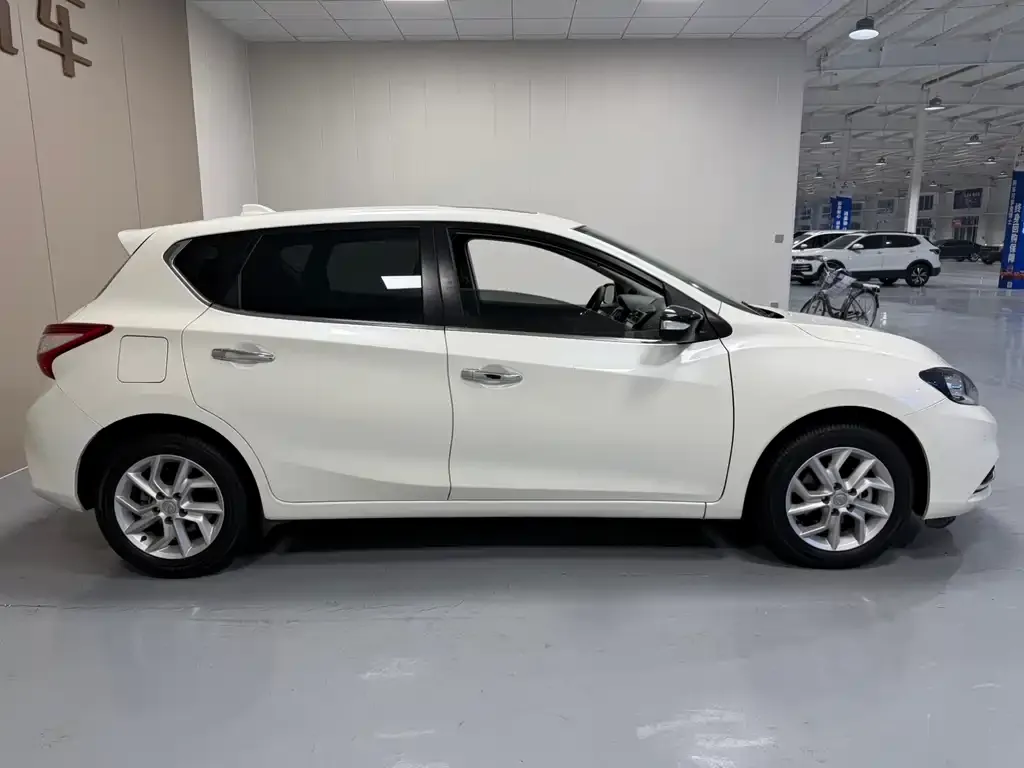 Nissan Tiida 2022 из CN, фото 2