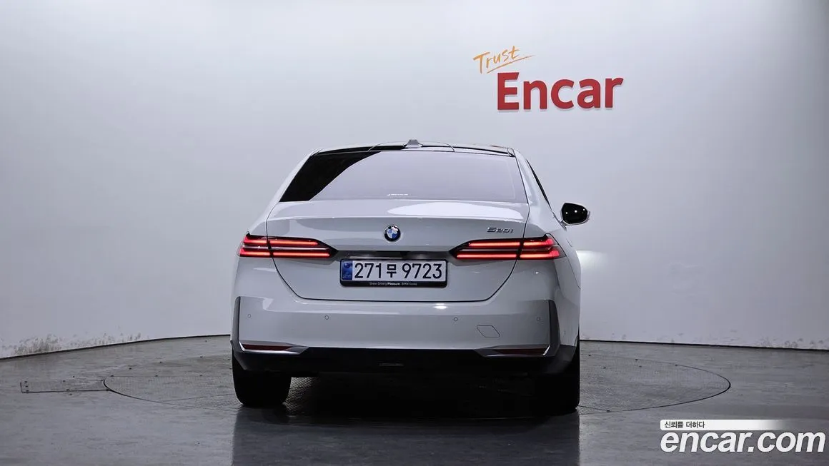 BMW 5-Series — фото 5