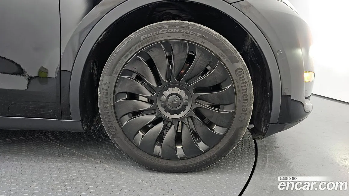 Tesla Model Y — фото 9