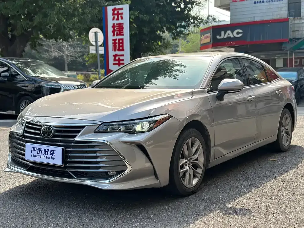 Toyota Avalon — фото 1