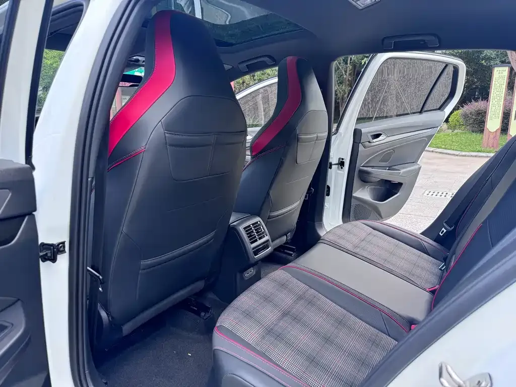 Volkswagen Golf GTI 2021 из CN, фото 5