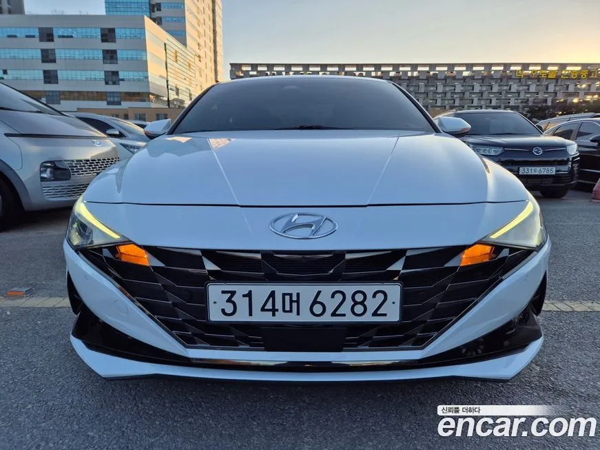 Hyundai AVANTE — фото 1